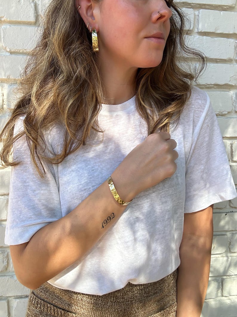 Minimal Gold Jewelry Hammered Texture Design Dainty Bracelet Earring Set Hypoallergenic Materials Premium Quality Construction Adjustable Cuff Size Versatile Everyday Wear Modern Abstract Pattern Elegant Statement Piece Gift For Women