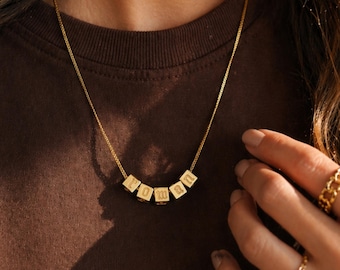 Collar para mamá de niño con nombre gótico, joyería personalizada para niños, regalo original, pieza llamativa, dije de identidad audaz, placa con nombre grabada