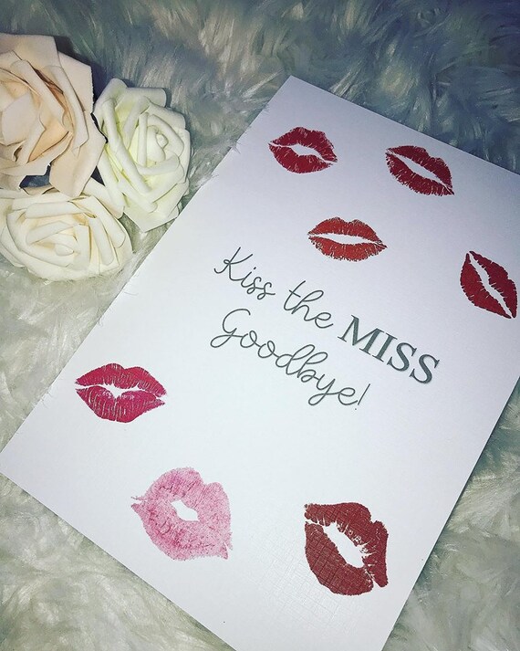 Kiss The Miss adiós Personalizado A4 Rosa-Hen Fiesta Recuerdo Accesorios Juego