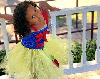 Snow White tutu dress/princess/Inspired by Snow White/gifts for girls/Halloween costume/chunky necklace/bow/Disney