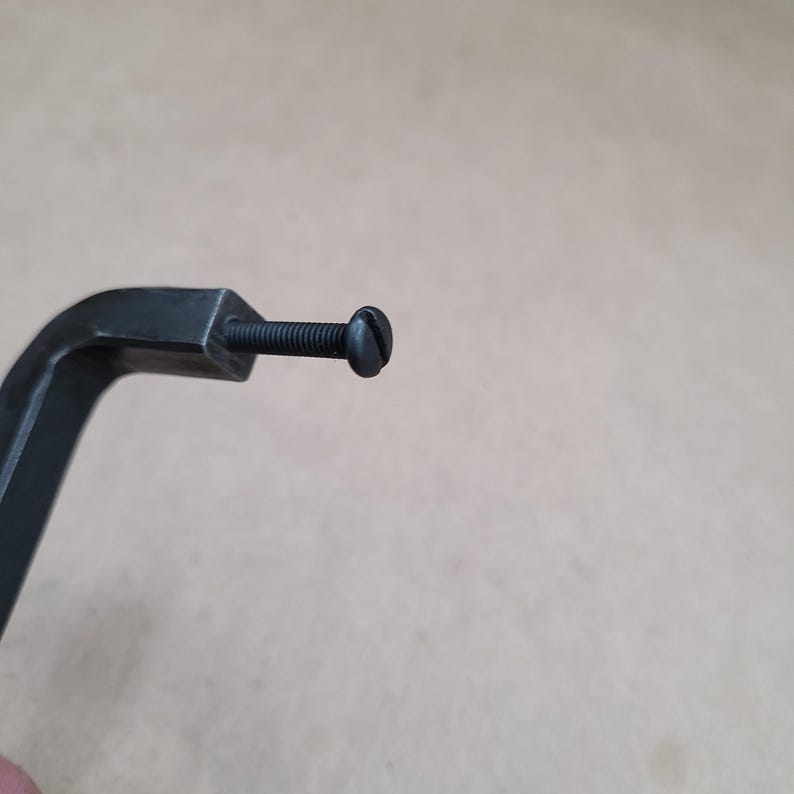 Hand Hammered Pulls and Knobs - Customizable Cabinet Hardware - Black Brass Silver afbeelding 7