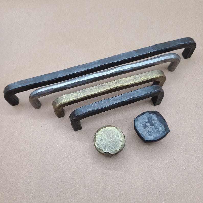 Hand Hammered Pulls and Knobs - Customizable Cabinet Hardware - Black Brass Silver afbeelding 4