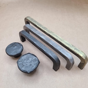 Hand Hammered Pulls and Knobs - Customizable Cabinet Hardware - Black Brass Silver afbeelding 3