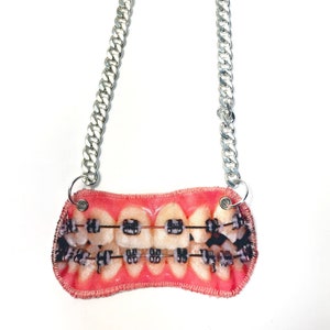 BRACES SMILE NECKLACE