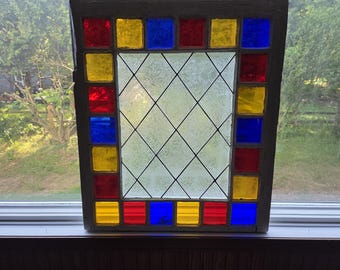 Alter Bilderrahmen mit Buntglas