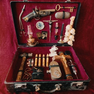 Large Victorian Vampire Hunting Kit - Replica Horror Prop, Gothic Vampyre Killing Tools