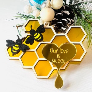 Digitaal bestand voor Bee Love Ornament "Onze liefde is zoet" te gebruiken met laser, Glowforge klaar