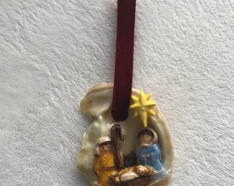 Oyster Shell Nativity Ornament with Red Ribbon