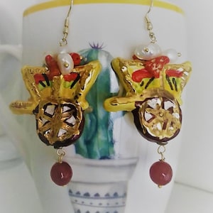 Siciliaanse keramische oorbellen van Caltagirone met Siciliaanse hand versierde karren