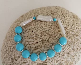 Turquoise bracelet and baroque river pearls. Elastic bracelet, made in Italy.