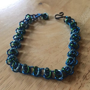 Adjustable Möbius Barrel Weave bracelet - Handmade Unisex Chain Mail Jewellery - Multicoloured - Handmade Clasp - Moebius Style - Colourful