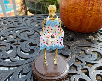 Best Desserts - Halloween Skeleton Party Trophy, Award or Centerpiece