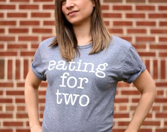 Für zwei Essen / trinken für zwei Schwangerschaft Ankündigung Shirts | Schwangerschaft-Ankündigung-Shirt | Schwangerschaft-Ankündigung-Ideen |  T-Stücke | T-Stück