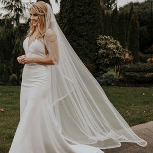 Thin horsehair drape cut veil