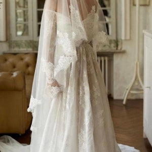 Renee French (007) lace scallop veil