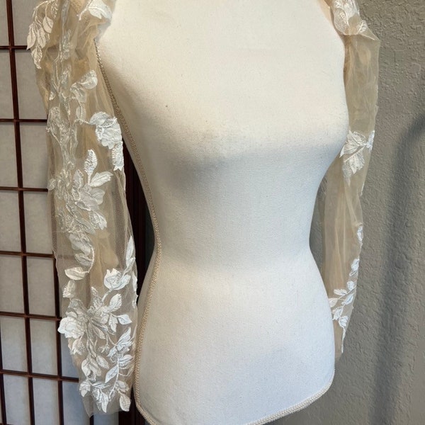 Removable lace sleeves