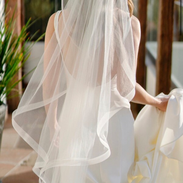 Thin horsehair drape cut veil