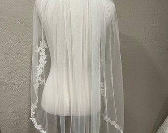 In stock! Quick ship! Fingertip lace edge veil
