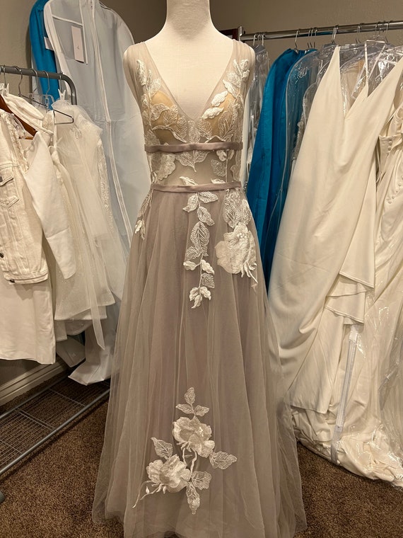 It's not at all what I expected, but I found my dress! Any suggestions on  colors for my bridesmaids? : r/weddingplanning
