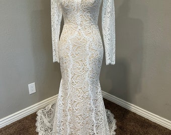 Soft stretch lace gown