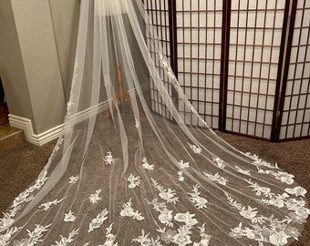 In STOCK! Quick ship! Rose print lace veil