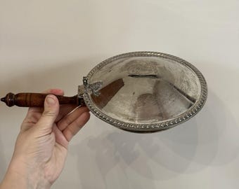 Plato de servir vintage EPC de metal plateado Silent Butler/recolector de migas con mango de madera #3810