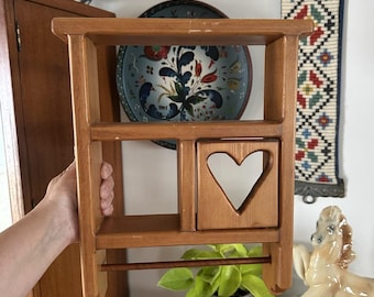 VTG Cottagecore Farmhouse Heart Trinket Wooden Wall Shelf With Door & Bar 14x12"