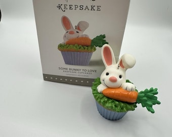 ホールマーク：Some Bunny To Love - キープセイクカップケーキ - シリーズ9 - 2016年オーナメント