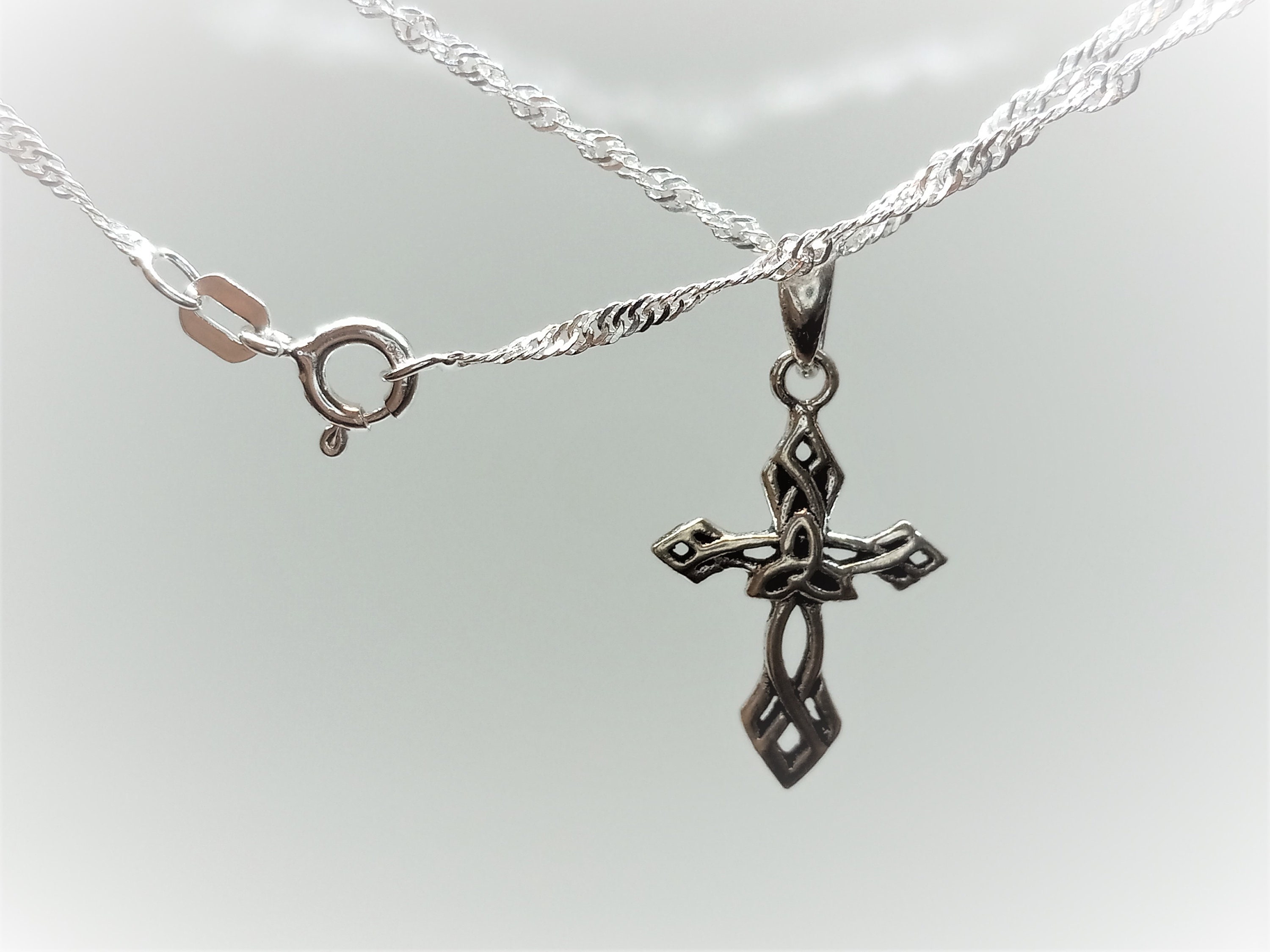 925 Sterling Silver Celtic Cross Pendant And Chain