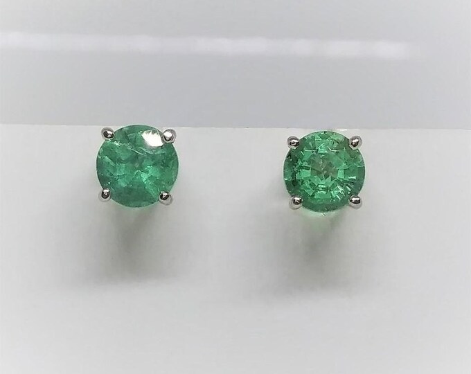 14k White Gold 0.80 TCW Natural Green Emerald Studs