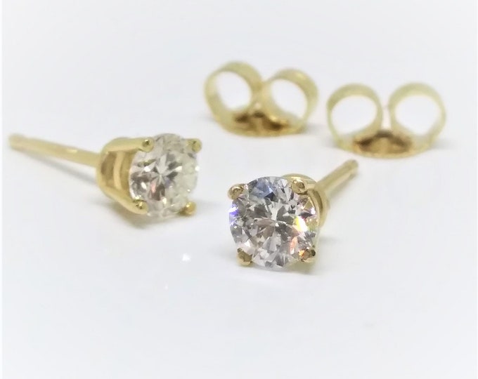 14k Yellow Gold Diamond Stud Earrings with a total weight of 0.50 ct