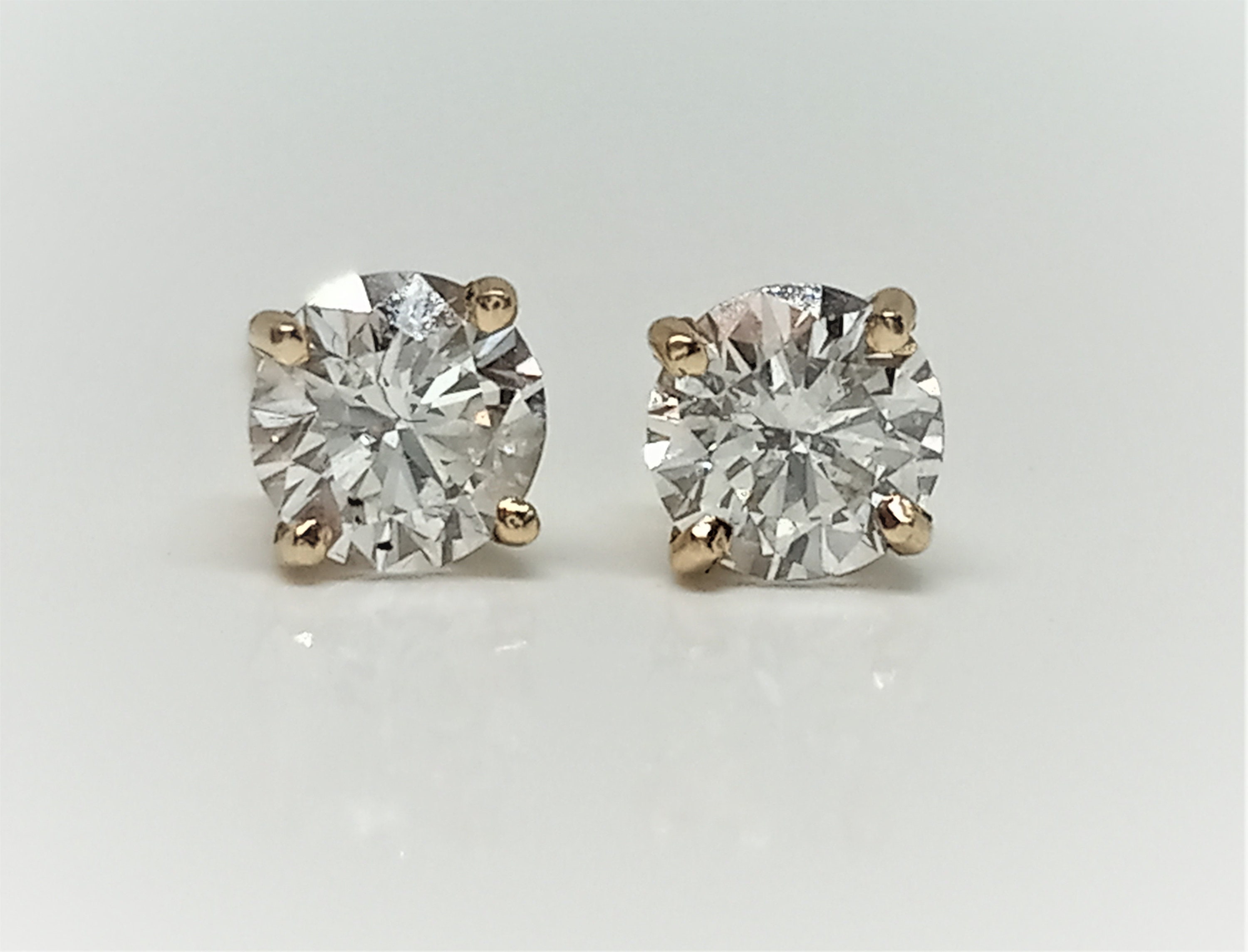 2 carat diamond 2024 earrings yellow gold