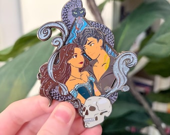 Pin de esmalte de bruja y demonio / Pin inspirado en el Reino de los Malvados / Emilia e Ira / Pin de Kerri Maniscalco / Romance / Fantasía