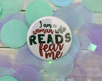 Handmade Backpack Pin for Women Readers, Lanyard Button Badge for Librarians, I Am a Woman Who Reads, Round 37mm Hat Pin