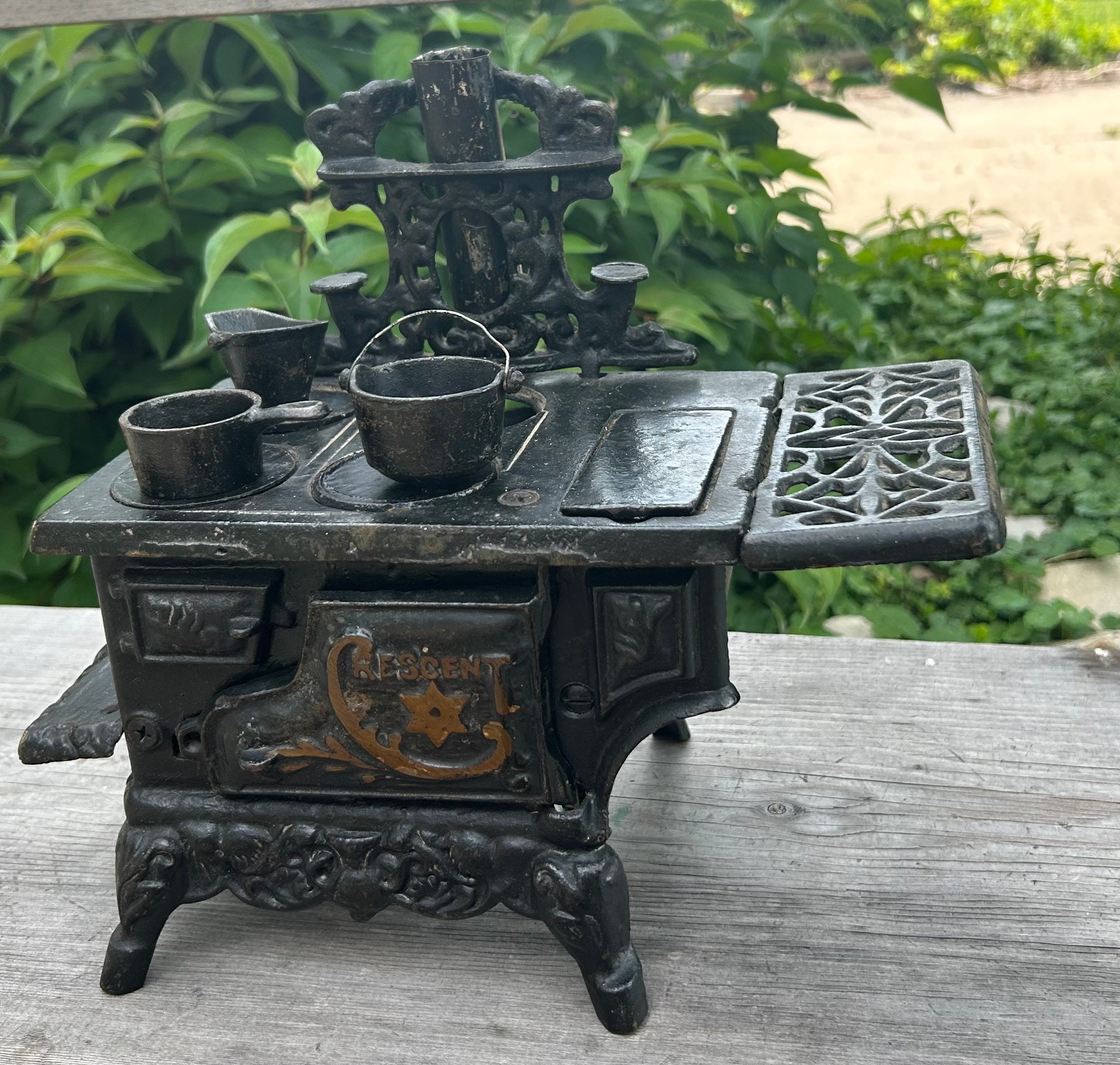 Miniature cast iron stove my grandma gave to my nieces : r/castiron