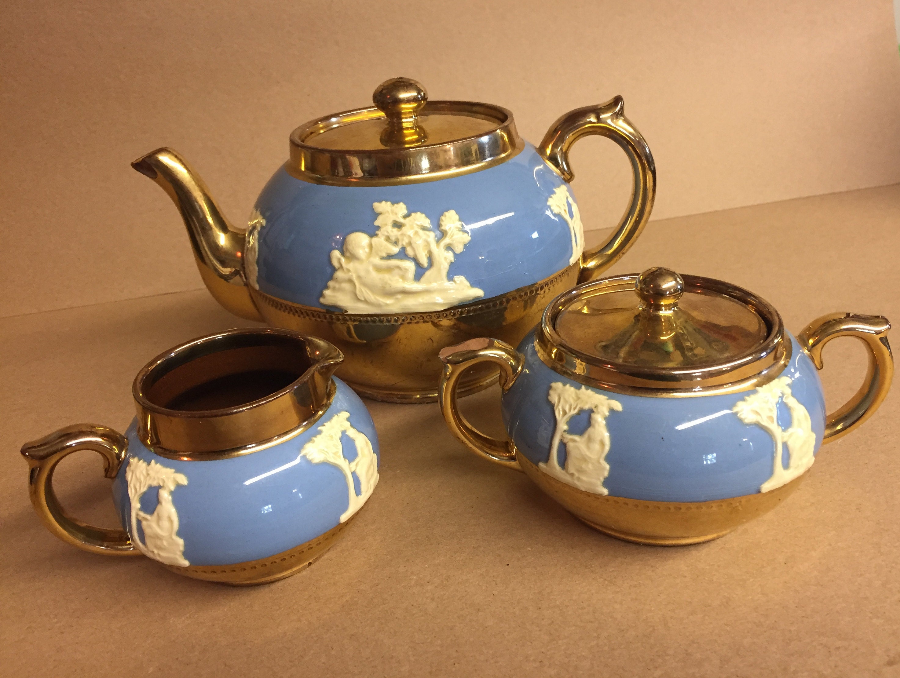 Teapot Meng cast iron, blue-gold - Carolina Parakeet Tea and Gifts