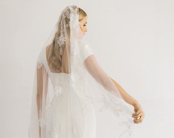 Embellished Floral Short Wedding Veil| Fingertip Wedding Veil| Ivory Veil| Bridal Veil| Crystal Veil| One Tier Veil| Sierra Veil