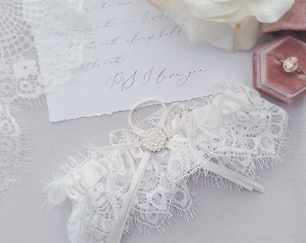 Ivory Pearl Lace Wedding Garter| Bridal Garter| Lace Garter| Wedding Gift| Lace Bridal Garter