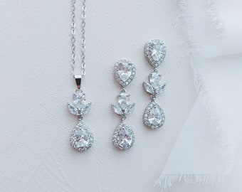 Amelia Teardrop Bridesmaid Necklace Set| Wedding Jewelry Set for Brides| Bridesmaid Necklace Set| Crystal Earrings And Necklace Set