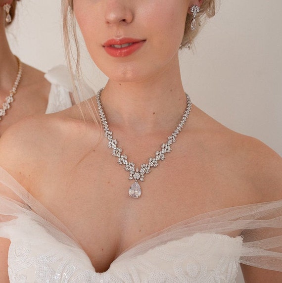 Teardrop bridal shop necklace