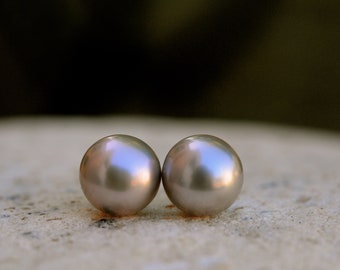 Delightful Light Grey 8-9mm Pearl Earring Studs