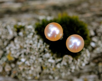 Puces d'oreilles perle rose pêche : argent sterling 6,5 mm