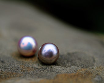 Clous d'oreilles en perles métallisées brillantes Yin-Yang