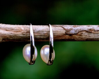 Pendientes de aro de plata de ley con perlas blancas de agua dulce
