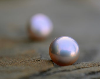 Splendidi orecchini a bottone con perle rosa, orecchini a bottone con perle rosa chiaro e brillanti, orecchini a bottone con perle rosa su argento sterling