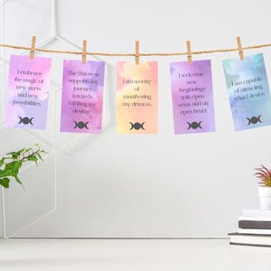 Afirmações para o Coração Desperto – 30 Cartões para Imprimir, Baralho da Lua do Amor-Próprio, Conjunto de Afirmações Espirituais em Pastel, Cartão de Visita em Mini Tamanho PDF