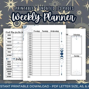 Puede incluir: Planificador semanal imprimible con un tema celestial. El planificador tiene tres páginas: un plan de comidas, un horario diario y un horario semanal. Cada página presenta un diseño celestial diferente, incluyendo lunas, estrellas y un sol.