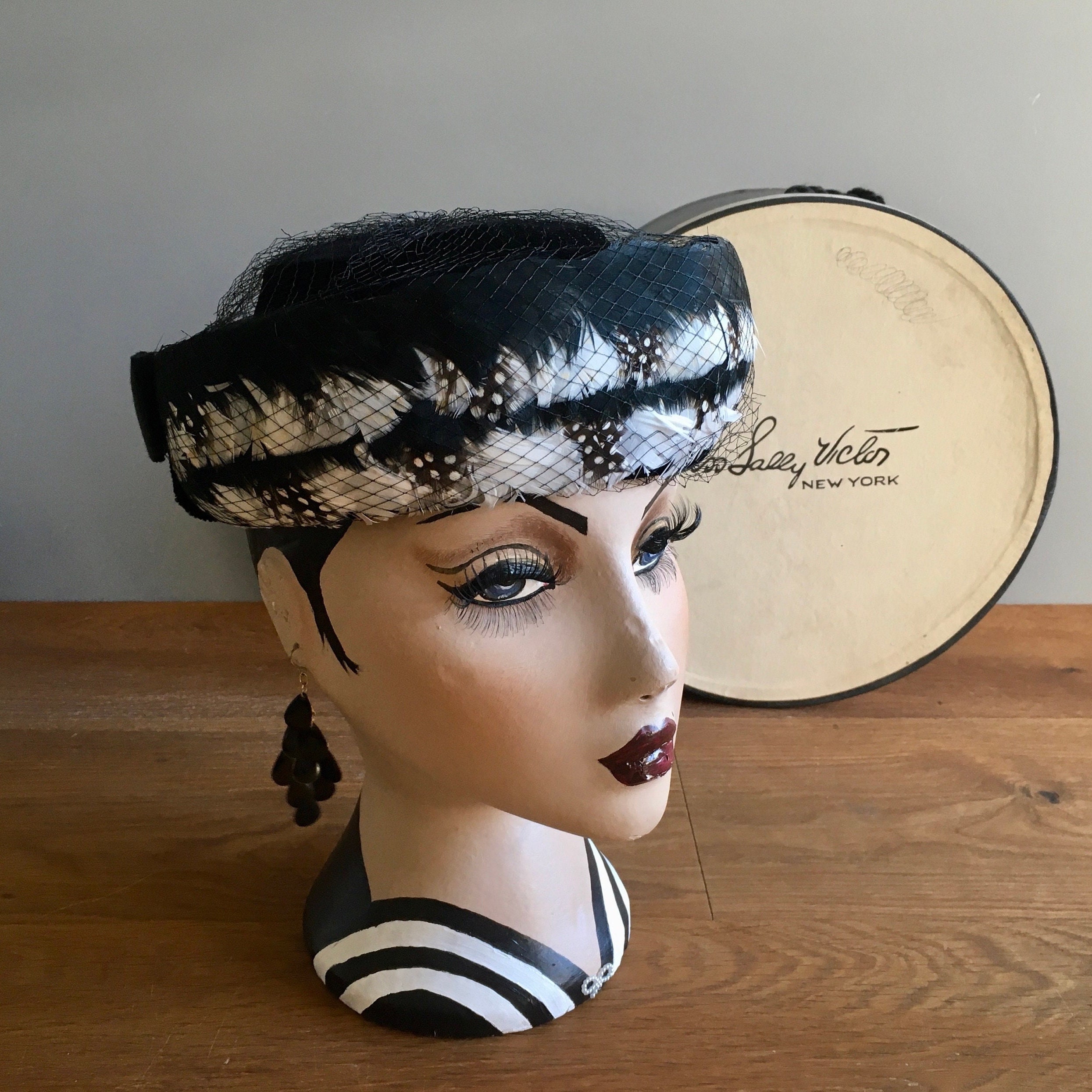 Miss Sally Victor Women\'s Vintage 1950\'s Black Feather Satin Pillbox Hat Vintage Black Velvet Pillbox Hat  main image 4
