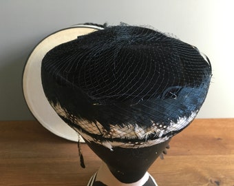 Vintage Pill Box Hat and Hat Box Miss Sally Victor New York  display picture 3