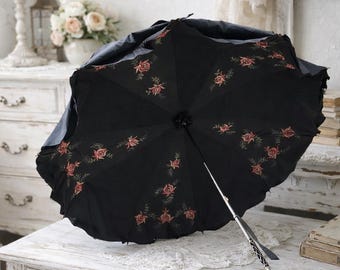 Ombrello antico in seta / Parasole nero vintage con motivo floreale sulla calotta interna / Elegante, grande ombrello da donna / Francia dal 1900 al 1920